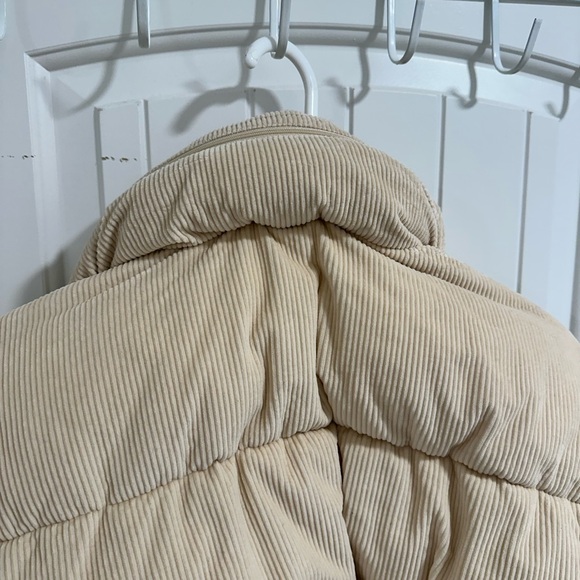 american eagle corduroy puffer - Picture 3 of 5